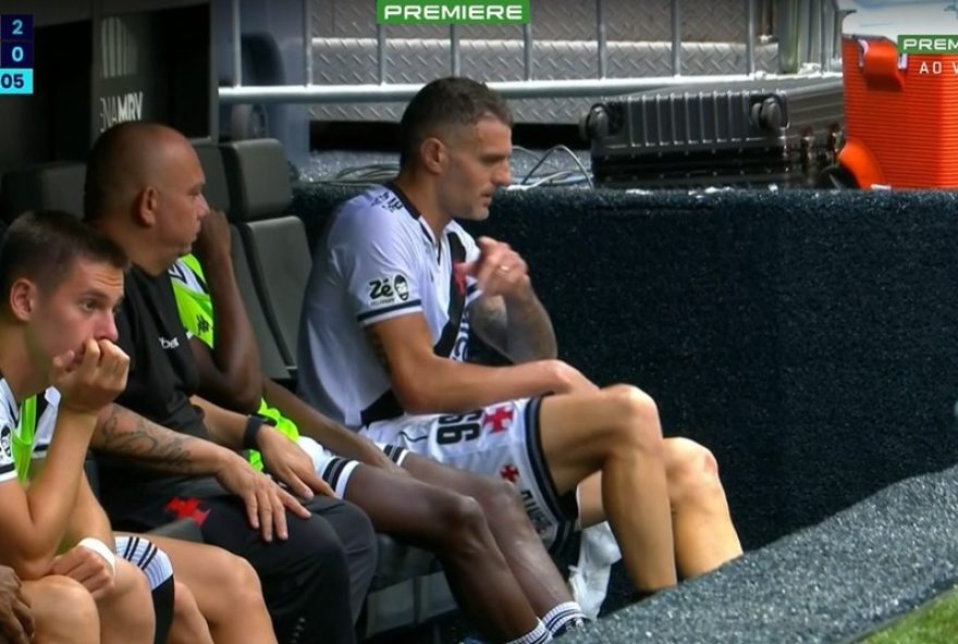 vegetti2C-do-atletico-mg2C-protagoniza-momento-tenso-durante-jogo-contra-o-vasco3A-reflexao-sobre-controle-emocional-e-gestao-de-conflitos-no-meio-esportivo