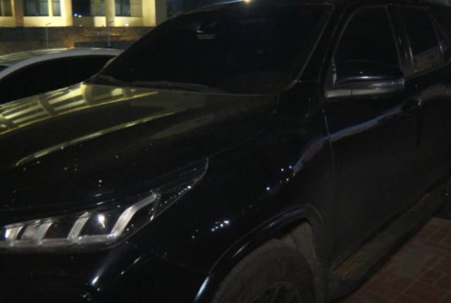 veiculo-blindado-usado-por-deputado-foragido-e-encontrado-em-mata-na-bahia3A-investigacoes-em-andamento