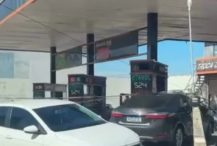 veiculo-perde-controle-e-colide-com-poste-de-energia-em-goiania veiculo-perde-controle-e-colide-com-poste-de-energia-em-goiania