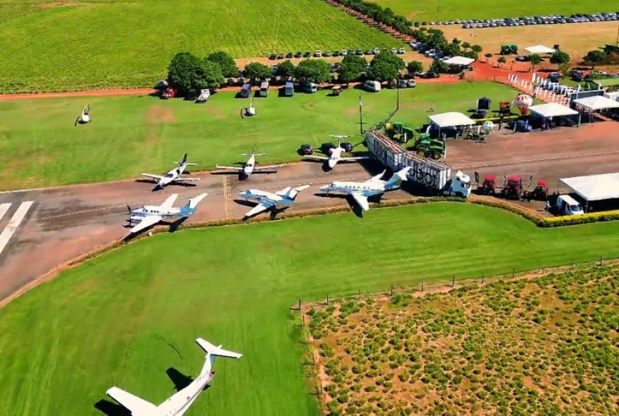 veja-as-aeronaves-de-luxo-que-impressionaram-a-web-em-pista-de-fazenda-em-goias