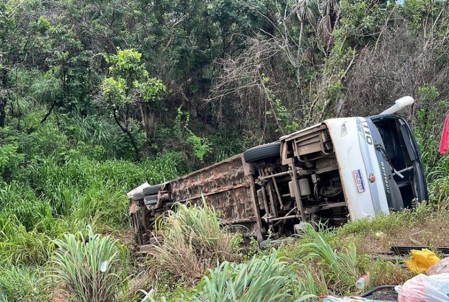 velorio-da-mulher-que-morreu-em-acidente-na-br-153-no-to-e-realizado-no-ma velorio-da-mulher-que-morreu-em-acidente-na-br-153-no-to-e-realizado-no-ma