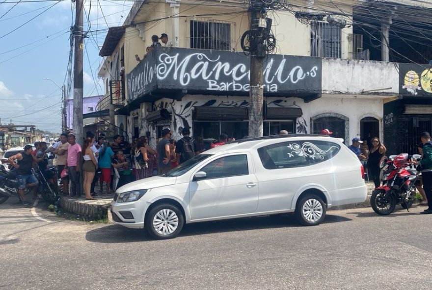 velorio-de-kellen-thaynara-abreu-em-ananindeua3A-jovem-desapareceu-durante-passeio-de-lancha-e-esta-sendo-velada-nesta-quarta-feira