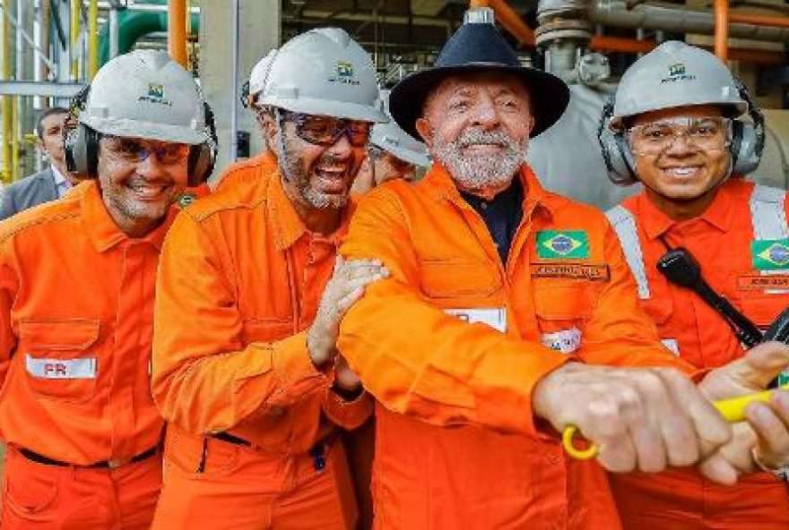 venda-da-br-por-bolsonaro-impede-segurar-preco-do-combustivel2C-diz-lula venda-da-br-por-bolsonaro-impede-segurar-preco-do-combustivel2C-diz-lula