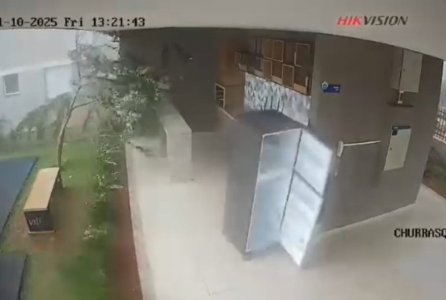 vendaval-em-cravinhos2C-sp3A-vento-arrasta-geladeira-e-causa-danos-na-cidade vendaval-em-cravinhos2C-sp3A-vento-arrasta-geladeira-e-causa-danos-na-cidade