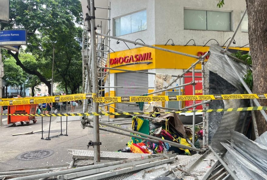 venezuelana-morre-em-queda-de-andaime-em-copacabana venezuelana-morre-em-queda-de-andaime-em-copacabana