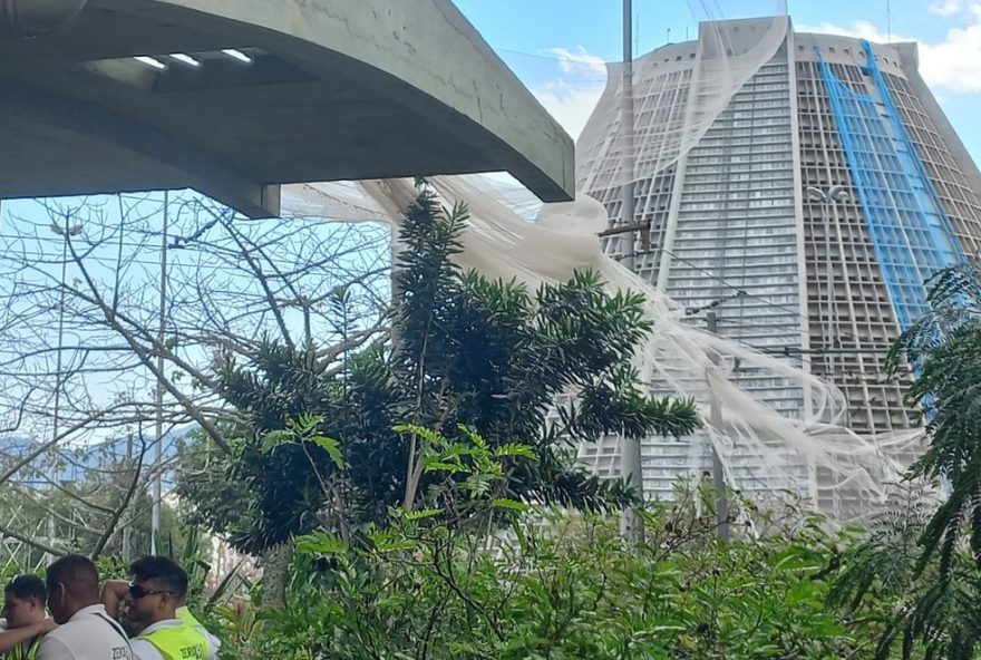 ventania-no-rio-de-janeiro3A-alerta-de-fortes-ventos-e-quedas-de-arvores-e-postes