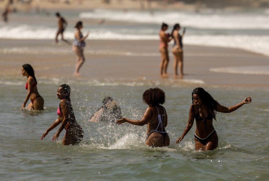veranico-no-rio-de-janeiro3A-praias-lotadas-e-calor-fora-de-epoca2C-confira-a-previsao-do-tempo-para-os-proximos-dias