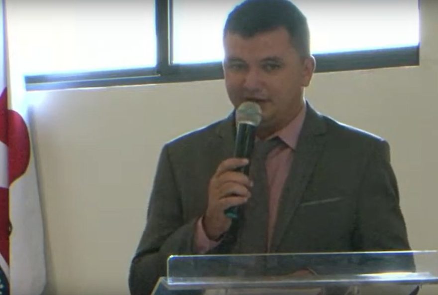 vereador-de-salgueiro-critica-aumento-de-cuidadores-em-escolas-municipais