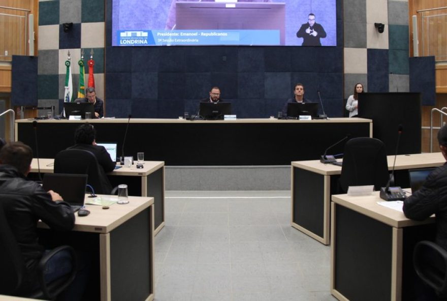 vereadores-de-londrina-aprovam-acumulo-de-salario-para-secretarios3B-veja-votacao