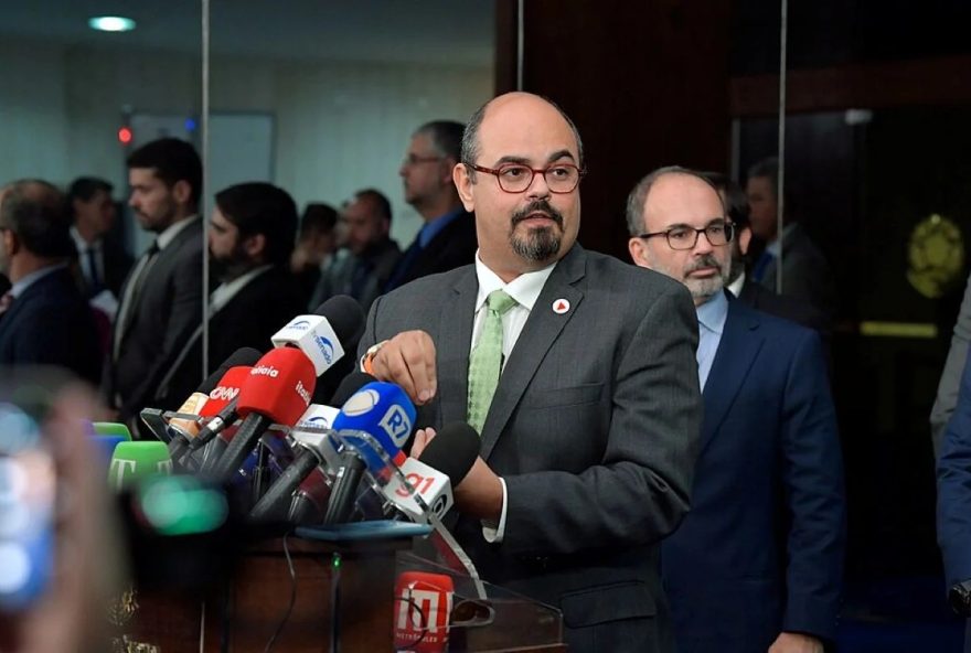 vice-de-zema-afirma-que-nao-fara-campanha-por-flavio-bolsonaro-no-primeiro-turno vice-de-zema-afirma-que-nao-fara-campanha-por-flavio-bolsonaro-no-primeiro-turno