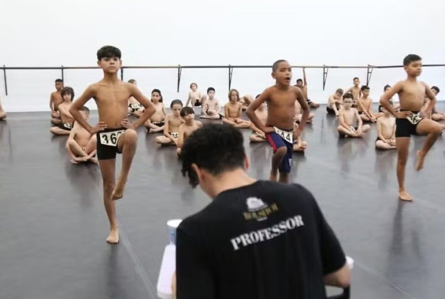 victor-hugo-santana-da-silva-aprovado-na-escola-bolshoi-aos-9-anos-e-transformando-vidas-com-sua-arte victor-hugo-santana-da-silva-aprovado-na-escola-bolshoi-aos-9-anos-e-transformando-vidas-com-sua-arte