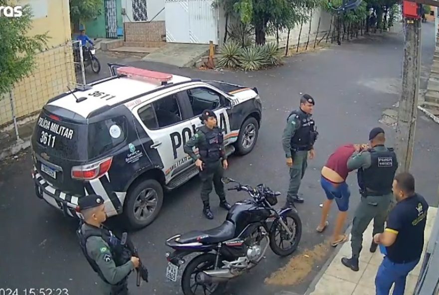 video-chocante-mostra-policial-agredindo-homem-em-sobral3A-pmce-abre-investigacao