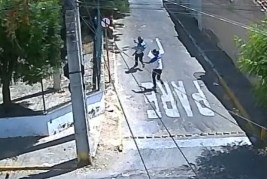 video-chocante3A-criminosos-atiram-em-escola-de-sobral2C-matando-dois-alunos