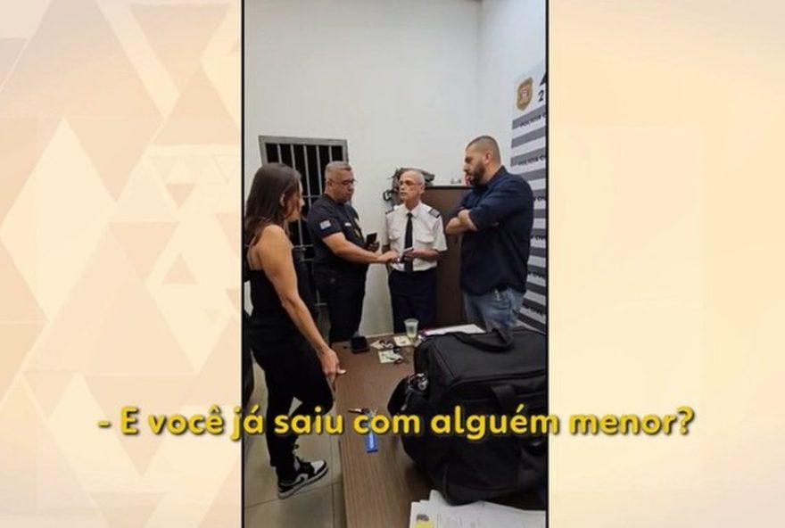 video-exclusivo3A-prisao-de-piloto-acusado-de-pedofilia-em-aeroporto-de-sp video-exclusivo3A-prisao-de-piloto-acusado-de-pedofilia-em-aeroporto-de-sp