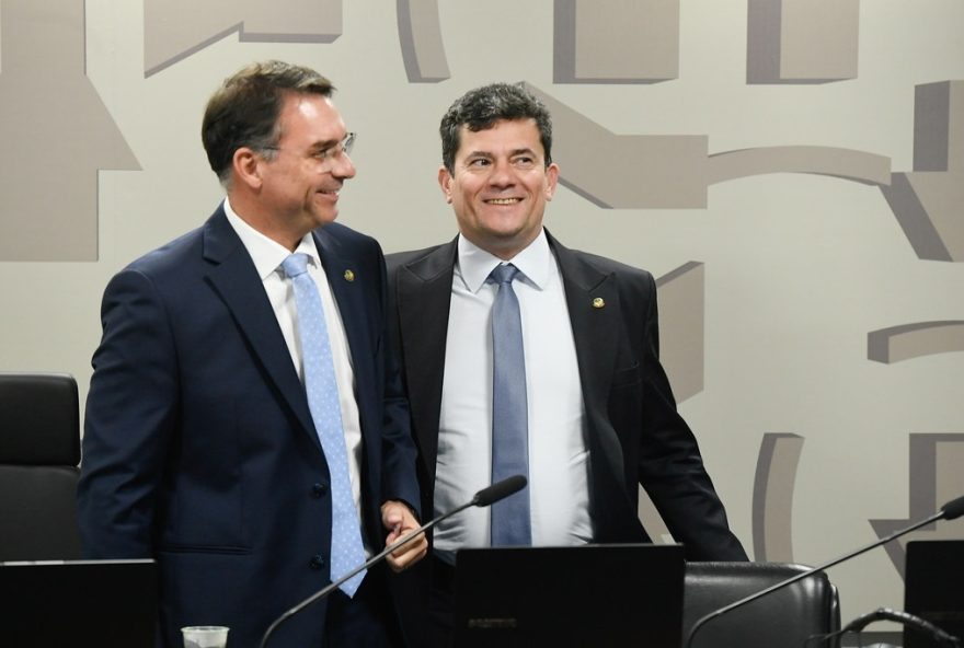 video-flavio-bolsonaro-declara-apoio-a-sergio-moro-em-eleicao-para-governo-do-parana video-flavio-bolsonaro-declara-apoio-a-sergio-moro-em-eleicao-para-governo-do-parana