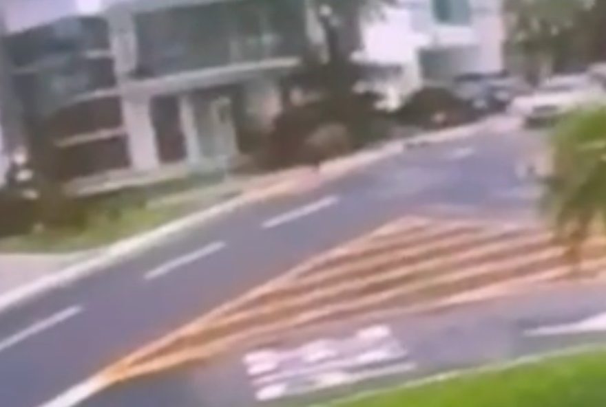 video-mostra-atropelamento-da-educadora-angela-bulbol-em-manaus video-mostra-atropelamento-da-educadora-angela-bulbol-em-manaus