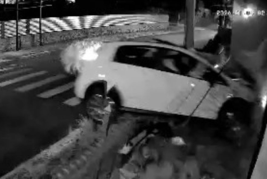 video-mostra-condutor-embriagado-colidindo-em-casa-em-itapira3A-incidente-chocante-sem-feridos.-medidas-de-prevencao-sao-essenciais video-mostra-condutor-embriagado-colidindo-em-casa-em-itapira3A-incidente-chocante-sem-feridos.-medidas-de-prevencao-sao-essenciais