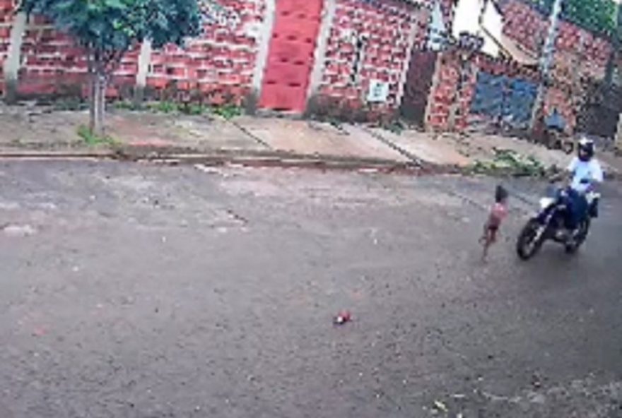 video3A-crianca-de-2-anos-atropelada-por-moto-em-lins-sp3B-motociclista-foge-sem-prestar-socorro video3A-crianca-de-2-anos-atropelada-por-moto-em-lins-sp3B-motociclista-foge-sem-prestar-socorro