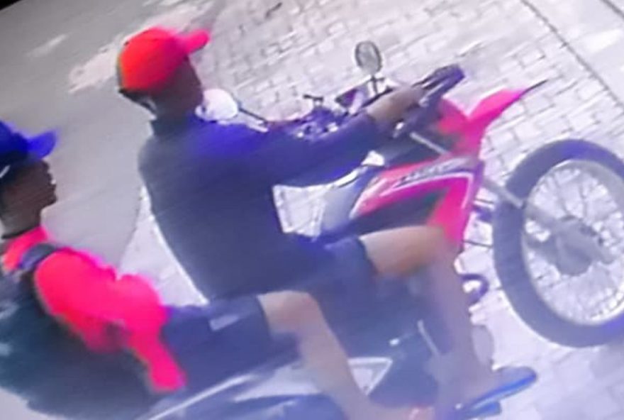 video3A-dupla-assalta-supermercado-e-posto-de-combustivel-em-caxias-em-apenas-um-dia video3A-dupla-assalta-supermercado-e-posto-de-combustivel-em-caxias-em-apenas-um-dia