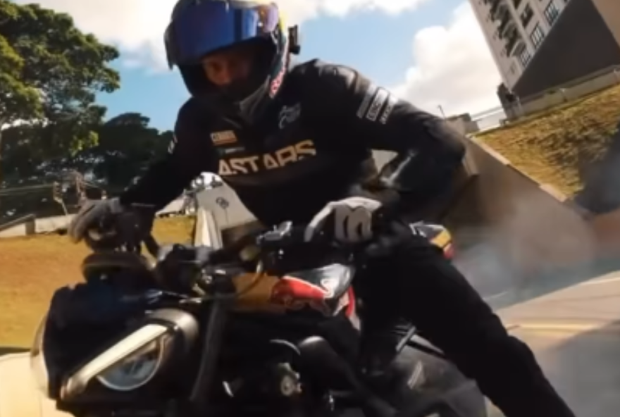 video3A-manobras-radicais-da-red-bull-em-goiania-para-motogp video3A-manobras-radicais-da-red-bull-em-goiania-para-motogp