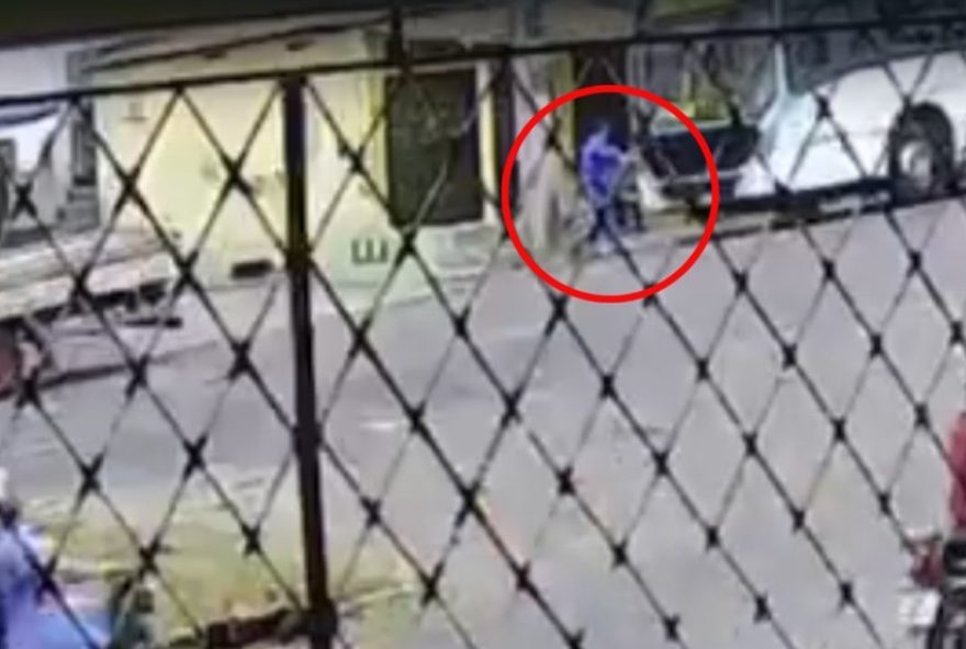 video3A-motorista-tenta-parar-onibus2C-provoca-colisao-e-passageiros-fogem-em-fortaleza video3A-motorista-tenta-parar-onibus2C-provoca-colisao-e-passageiros-fogem-em-fortaleza