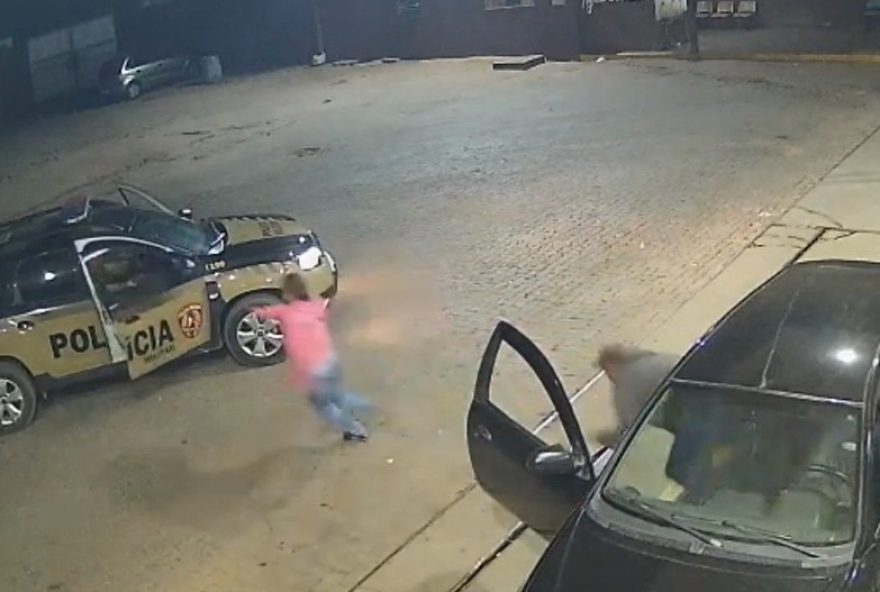 video3A-mulher-salta-de-carro-para-pedir-ajuda-da-pm-em-mg-apos-ser-vitima-de-estupro-e-sequestro