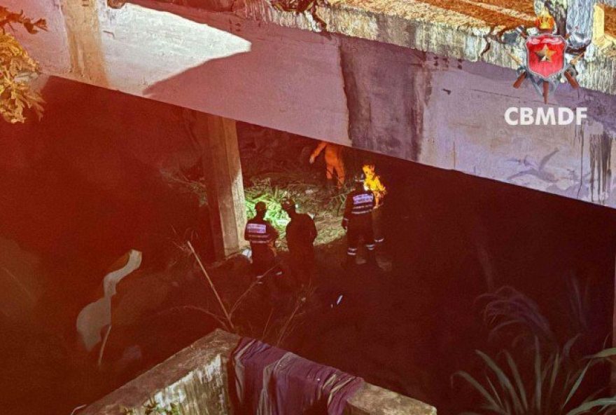 video3A-onibus-de-viagem-perde-controle-e-cai-em-rio-na-br-060 video3A-onibus-de-viagem-perde-controle-e-cai-em-rio-na-br-060