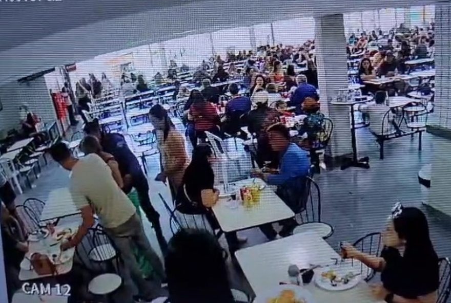 video3A-soldado-da-pm-aplica-manobra-de-heimlich-e-salva-mulher-em-restaurante-de-itu2C-sp