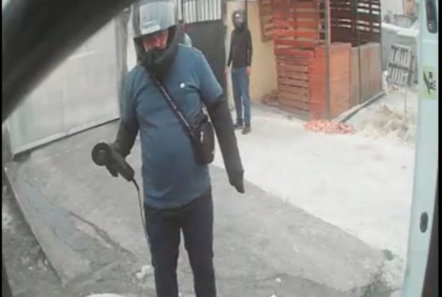 videos-exclusivos-mostram-terror-de-motoristas-em-roubos-de-carga-no-rj