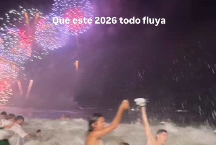 videos-mostram-turistas-atingidos-por-ondas-no-reveillon-do-rio2C-apesar-de-alertas-dos-bombeiros-situacao-grave-na-zona-sul videos-mostram-turistas-atingidos-por-ondas-no-reveillon-do-rio2C-apesar-de-alertas-dos-bombeiros-situacao-grave-na-zona-sul