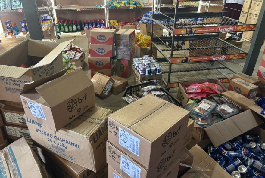 vigilancia-sanitaria-apreende-3-toneladas-de-produtos-vencidos-no-recanto-das-emas2C-df