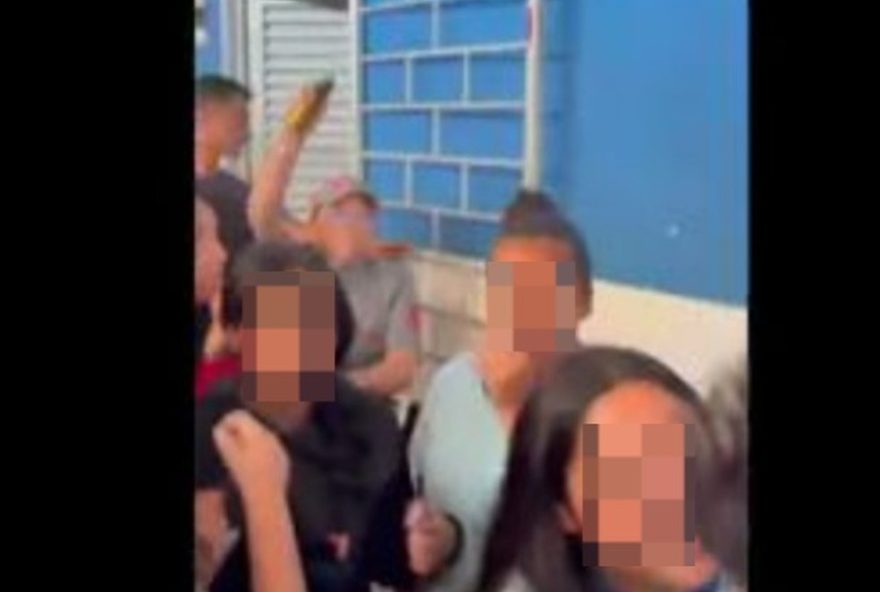 vigilante-usa-spray-de-pimenta-para-apartar-briga-entre-alunas-em-escola-do-df