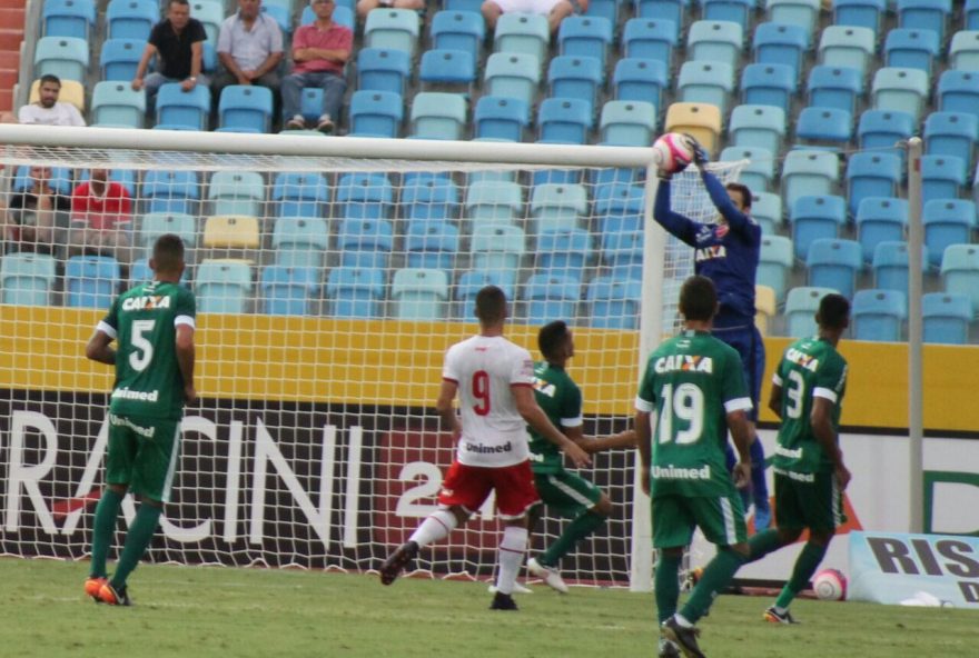 Vila Nova e Goiás ficam no empate no segundo clássico de 2018. Fotos: Leo Iran