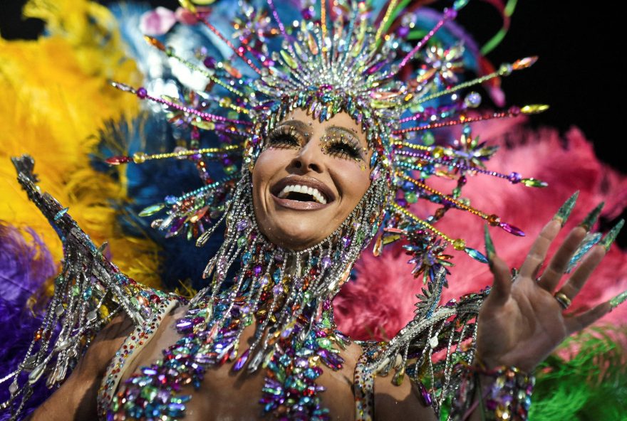 vila-isabel-homenageia-heitor-dos-prazeres-com-fantasias-pintadas-a-mao vila-isabel-homenageia-heitor-dos-prazeres-com-fantasias-pintadas-a-mao