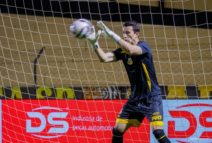 vila-nova-anuncia-contratacao-de-airton-e-reforca-elenco-para-proxima-temporada