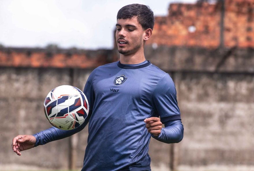 vila-nova-anuncia-contratacao-do-lateral-direito-thalys-para-reforcar-equipe-em-busca-do-acesso