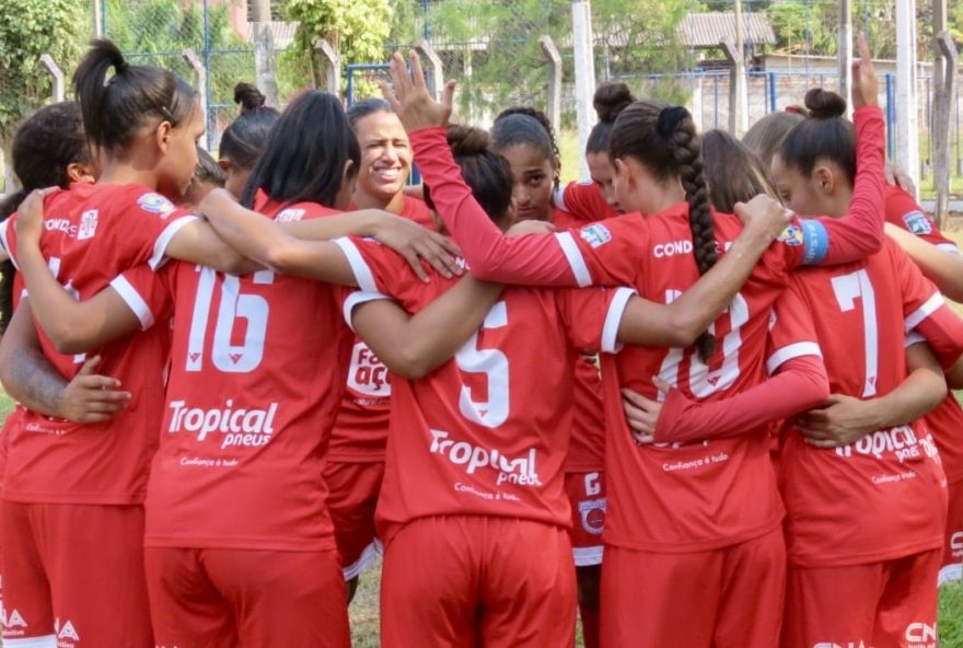 vila-nova-e-anapolina-se-enfrentam-ao-vivo-no-goianao-feminino