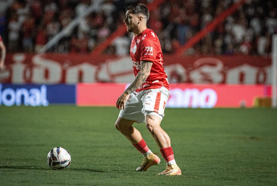 vila-nova-quebra-jejum-e-vence-classico-na-serie-b3A-joao-vieira-exalta-triunfo