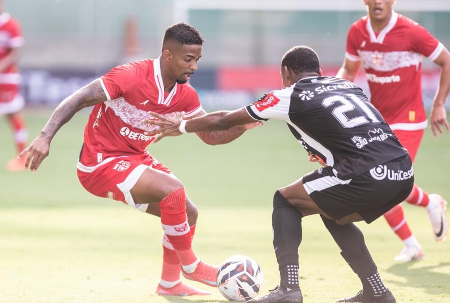 vila-nova-reforca-time-com-contratacao-do-lateral-direito-hayner