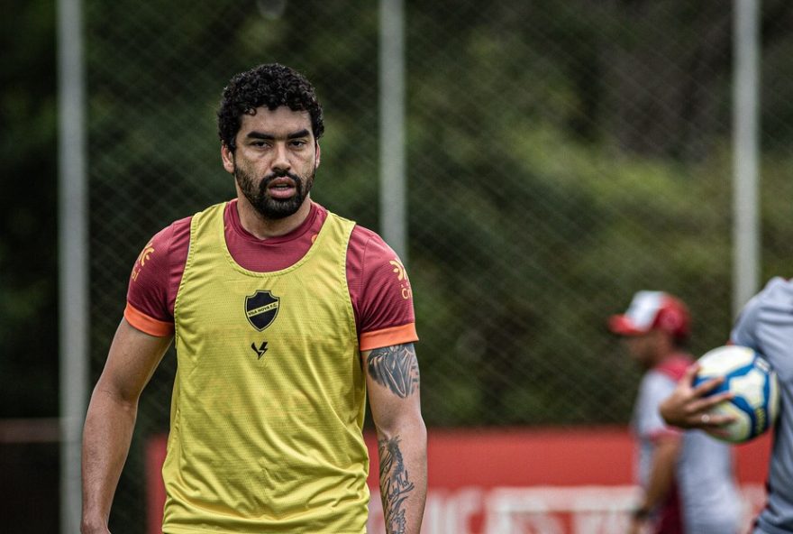 vila-nova-reformula-elenco-com-saida-de-14-jogadores-e-planeja-ate-10-novos-reforcos-para-proxima-temporada
