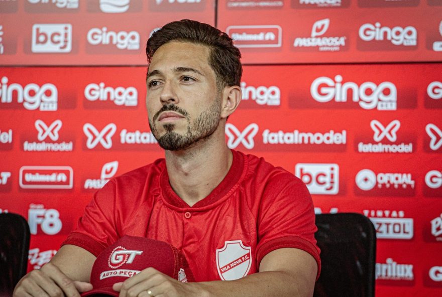 vila-nova-renova-contrato-com-meia-jean-mota-ate-o-fim-da-temporada-na-serie-b