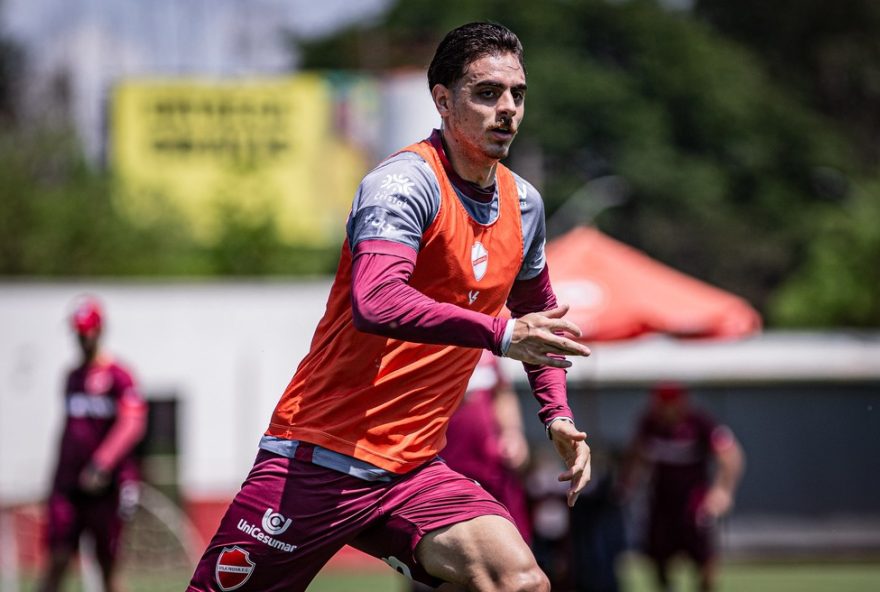 vila-nova-renova-contratos-de-zagueiros-weverton-e-pedro-romano3A-reforco-na-defesa-para-garantir-sucesso-na-temporada