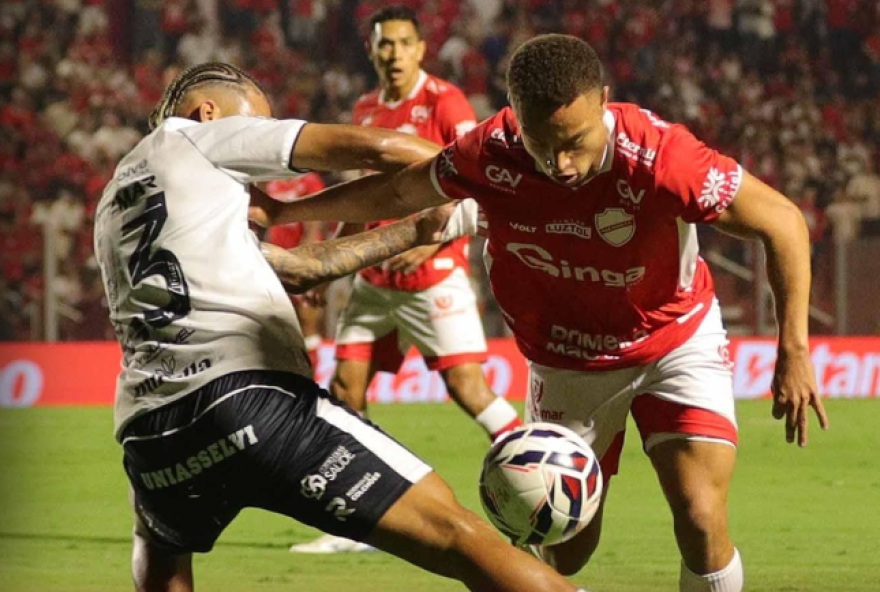 vila-nova-sai-na-frente2C-mas-cede-empate-em-1-a-1-com-o-remo-e-se-distancia-do-g-4