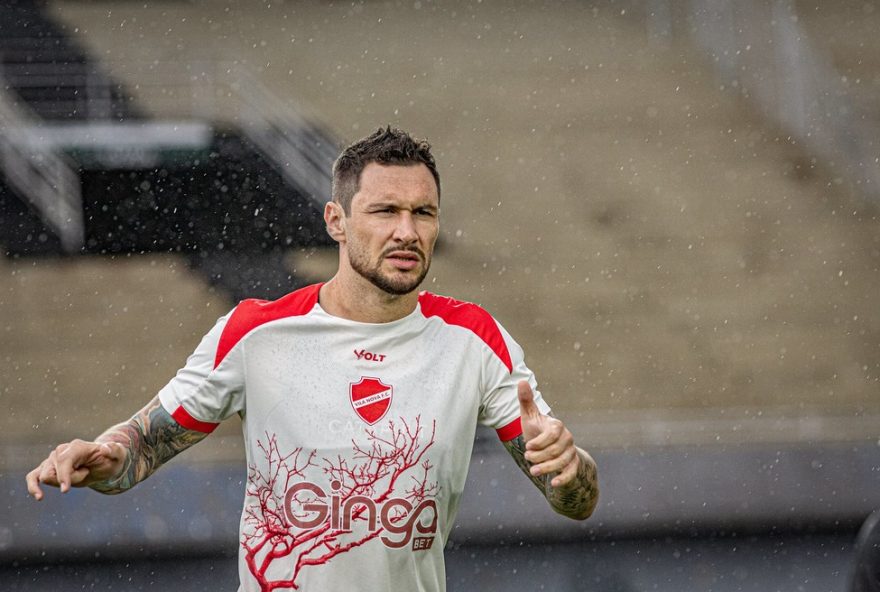 vila-nova-tera-reforcos-contra-atletico-go-na-serie-b3A-tiago-pagnussat-e-igor-henrique-estao-de-volta