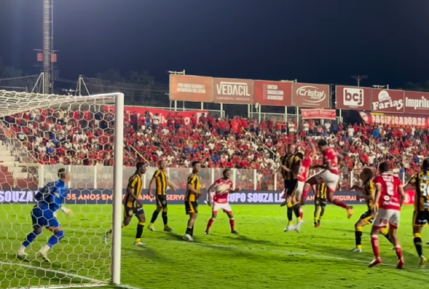 vila-nova-vence-amazonas-no-apagar-das-luzes-por-1-a-0-no-oba-e-recupera-confianca-na-serie-b