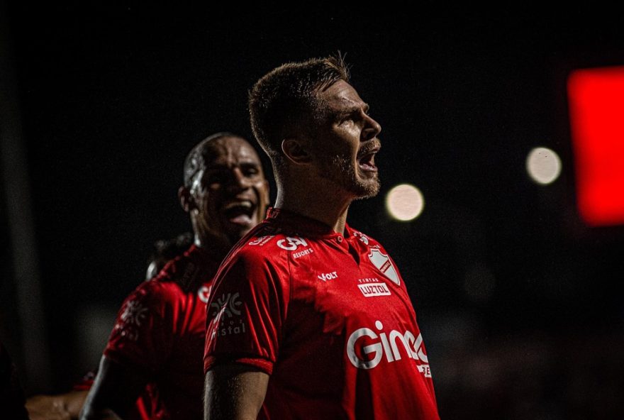 vila-nova-vence-athletico-pr-por-2-a-1-em-jogo-emocionante-pela-serie-b3A-analise-e-destaques-da-partida
