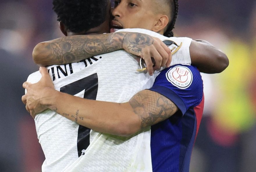 vini_jr_e_raphinha_indicados_bola_de_ouro