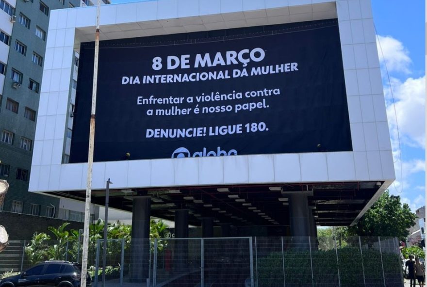 violencia-contra-a-mulher3A-faixa-de-conscientizacao-na-sede-da-tv-globo