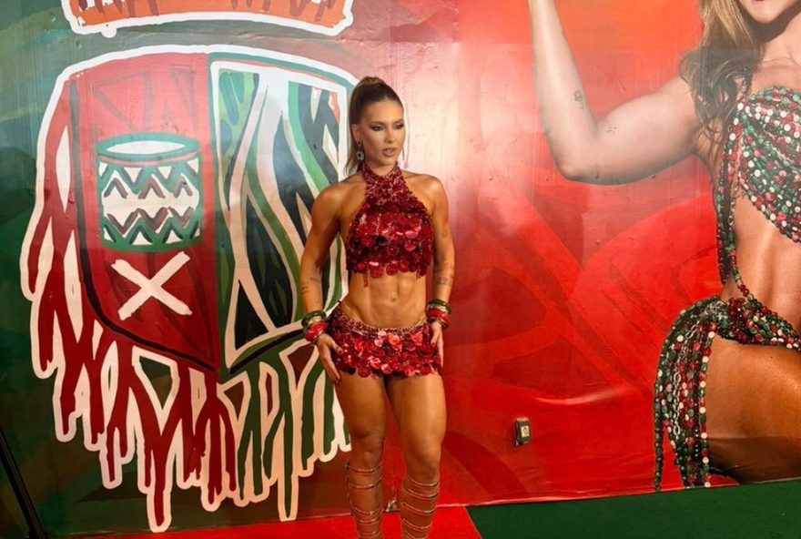 virginia-fonseca-celebra-reinado-a-frente-da-bateria-da-grande-rio3A-convite-chegou-3-vezes-na-porta