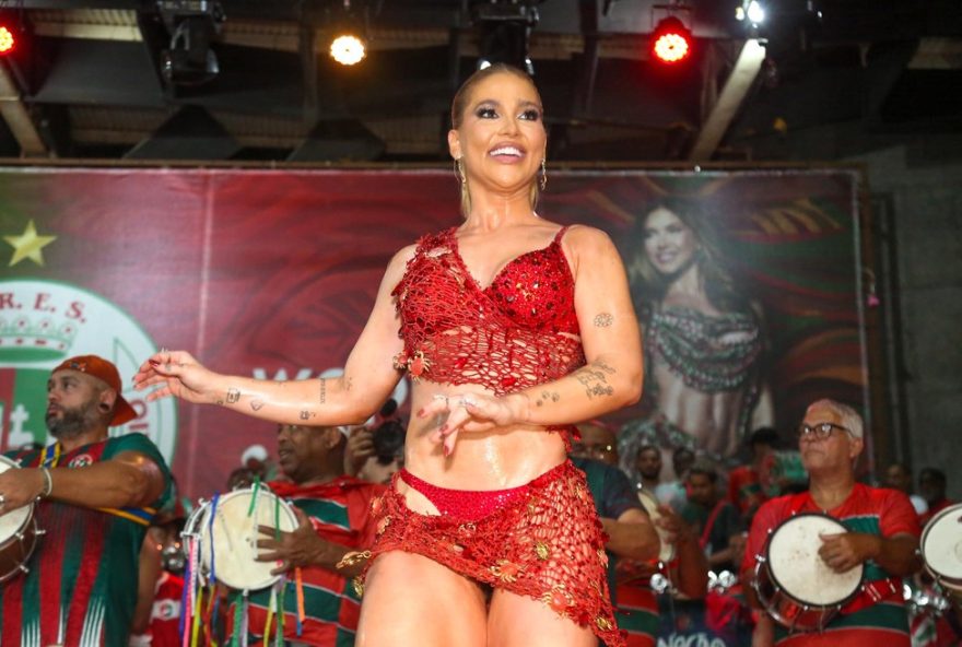 virginia-fonseca-e-adriana-bombom-brilham-no-ensaio-da-grande-rio3A-clima-de-carnaval-em-duque-de-caxias virginia-fonseca-e-adriana-bombom-brilham-no-ensaio-da-grande-rio3A-clima-de-carnaval-em-duque-de-caxias